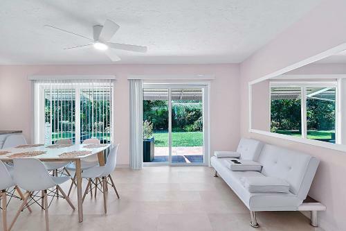 Renovated Quiet All King Bed Suites