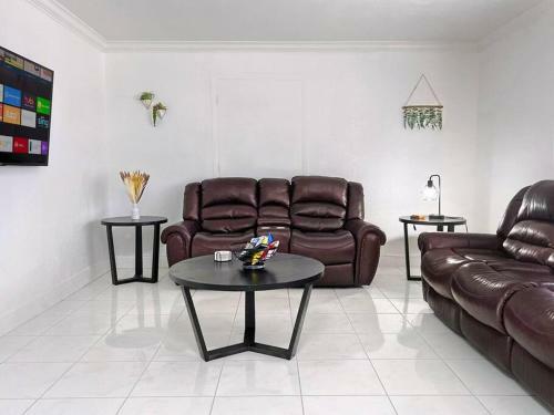 Bright 3/2 Home W/wifi 5min To Hard Rock Stadium?