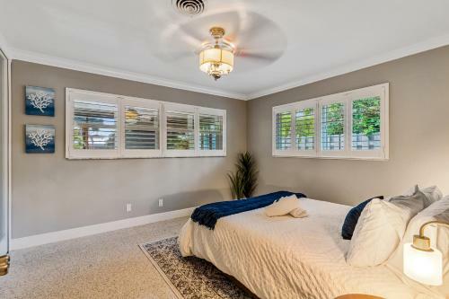 Waterfront - Luxury Villa W Heated Saltwater Pool