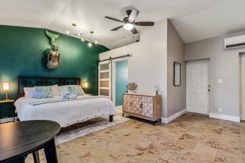Waterfront - Luxury Villa W Heated Saltwater Pool