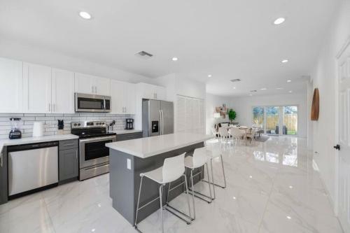 Spectacular 3 Bedrooms House, Spacious And Bright