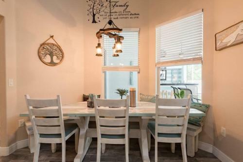 Spacious Home W/ Heated Pool, Game & Bunk Room!