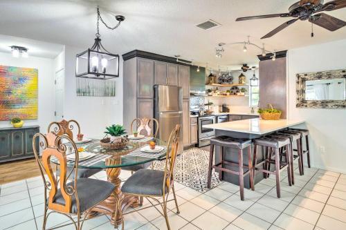 Sunny Tropical Landing Home With Private Pool