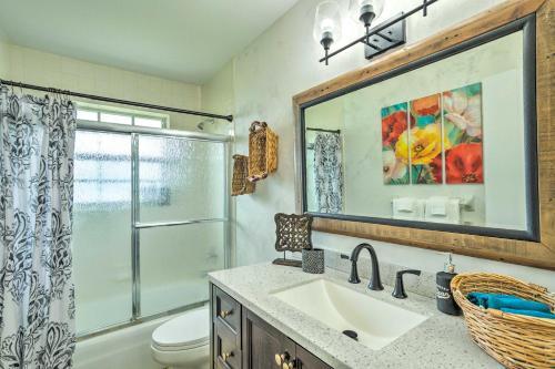 Sunny Tropical Landing Home With Private Pool