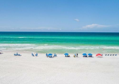 Paradise Found Steps From Pool And Private Beach Access! 6 Bikes 6 Seat Golf Cart!