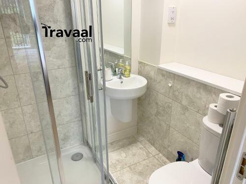 Travaal.�om - 2 Bed Serviced Apartment Farnborough