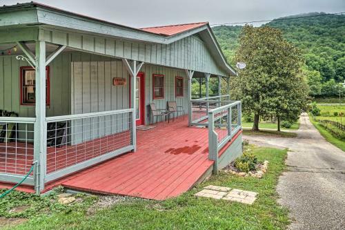 Dog-friendly Trinity Oaks Escape With Hot Tub