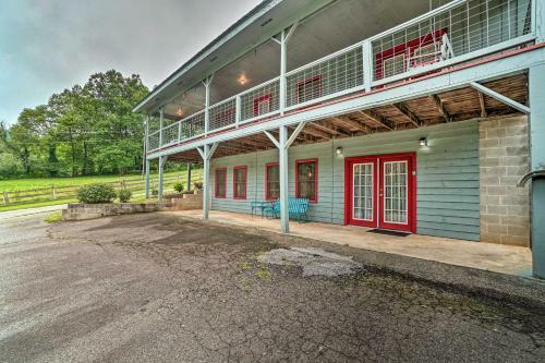 Dog-friendly Trinity Oaks Escape With Hot Tub