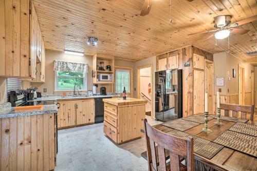 Dog-friendly Trinity Oaks Escape With Hot Tub