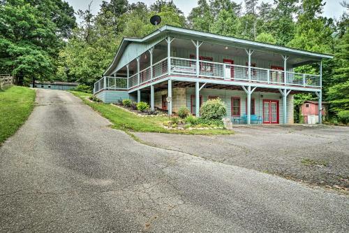 Dog-friendly Trinity Oaks Escape With Hot Tub