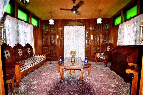 Exotic Young Shreen Houseboat