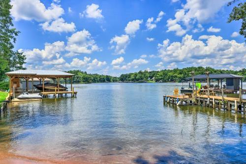 Lakefront Eatonton Getaway With Dock And Grill!