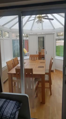 Apartamento Cosy Relaxing 4 Bed Home With 2 Parking Space