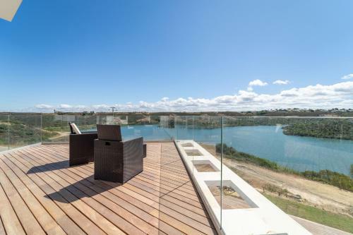 Arrifana Lake House // Premium Views