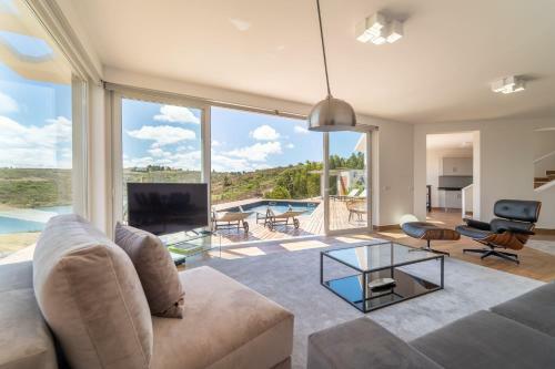 Arrifana Lake House // Premium Views