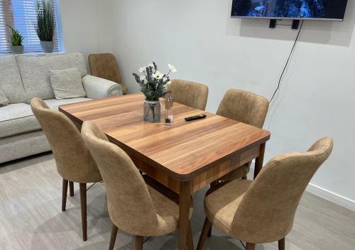 Canterbury Holiday Apartment Sleeps 6