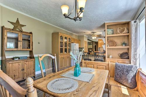 Charming Roscoe Retreat With Grill And Fire Pit!