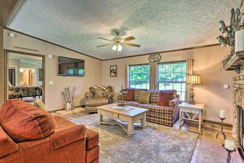 Charming Roscoe Retreat With Grill And Fire Pit!