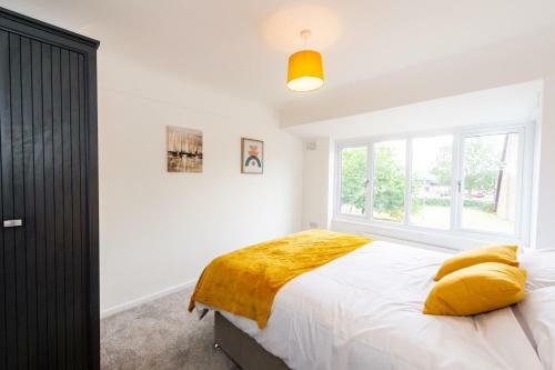 Fabulously Presented 3 / 4 Bedroom Home