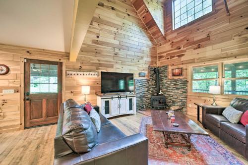 Franklin Cabin Surrounded By Smoky Mountains!