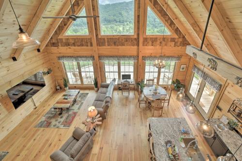 Luxe Log Cabin With Modern Finishes And Mtn Views