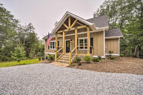 Scenic Sapphire Hideaway With 40-foot Porch!