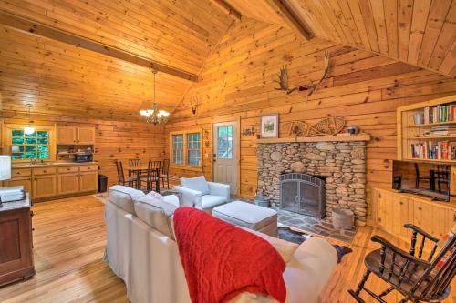 Secluded Waynesville Cabin About 13 Mi To Skiing!
