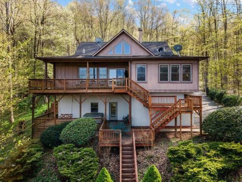 Mountain Retreat With Hottub And Views