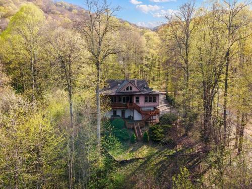 Mountain Retreat With Hottub And Views