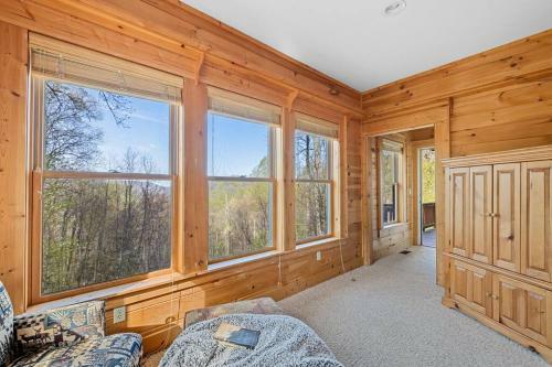 Mountain Retreat With Hottub And Views