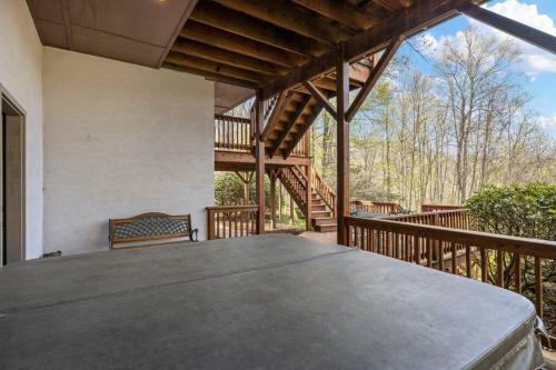 Mountain Retreat With Hottub And Views