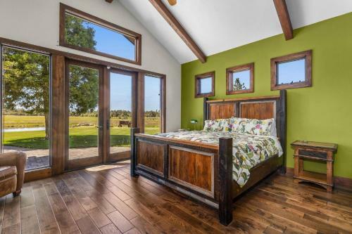 Bend Luxury Escape!