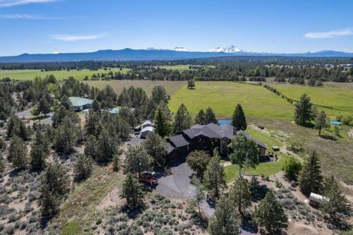 Bend Luxury Escape!