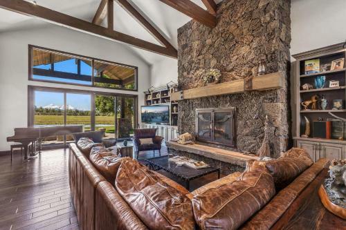 Bend Luxury Escape!