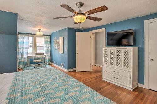 Seaside Abode With Hot Tub Walk To Beaches!