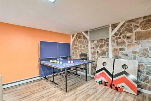 Poconos Getaway With Game Room And Lake Access!