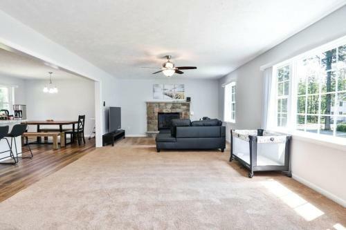 Warm 4 Bedroom House With Large Outdoor Space