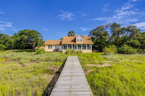 Island House At The Fort