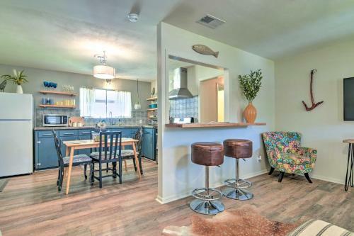 Pet-friendly Rockport Home, 2 Mi To Beach!