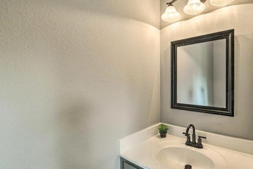 New Double Story Beautiful Condo Townhouse