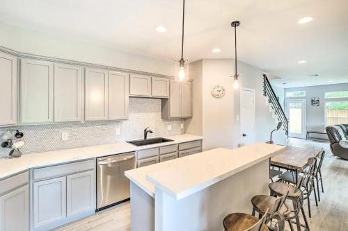New Double Story Beautiful Condo Townhouse