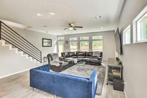 New Double Story Beautiful Condo Townhouse