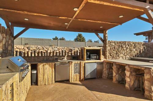 Zion White Bison Glamping & Rv Resort - Tipis And Kivas