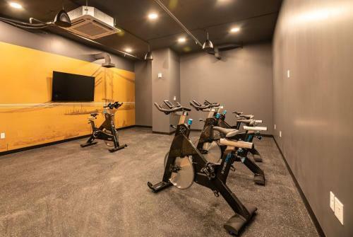 Urban Downtown Apartment With Several Amenities
