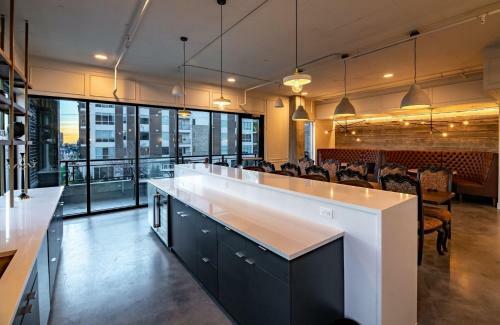 Urban Downtown Apartment With Several Amenities