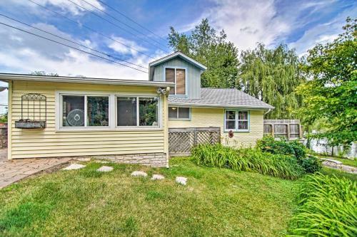 Charming Horicon Cottage And Dock On Rock River
