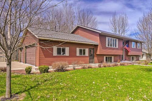 Mosinee Retreat With Fire Pit, 1 Mi To River!