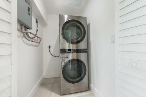 Modern 5 Bedrooms Heated Pool 14 Guest (p1)