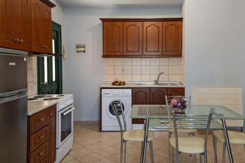 Xenia's Apartments In Alepou