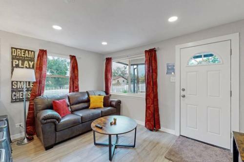 Remodeled 66th 3 King Beds Home In Denver